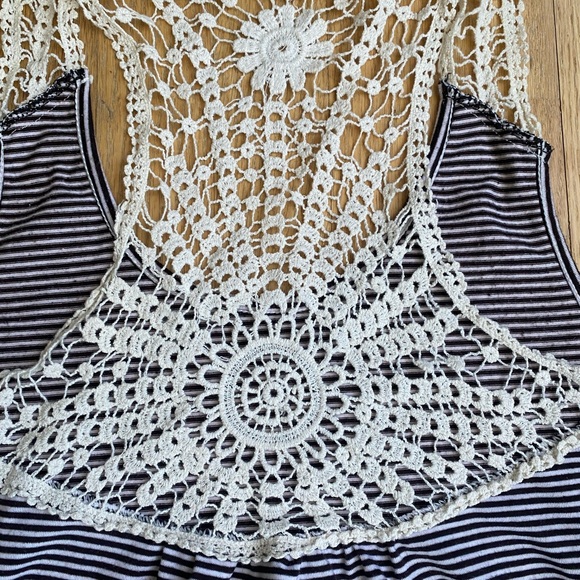 Crochet-Back Stripe Tank Top - Navy/White - Picture 4 of 6
